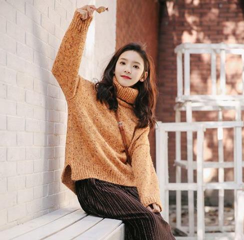 仿羊绒拼色流苏围巾搭配：5款围巾彰显淑女风（图）