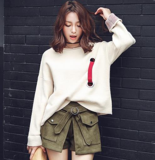 V领开衩宽松毛衣的搭配：5款毛衣演绎时尚与性感