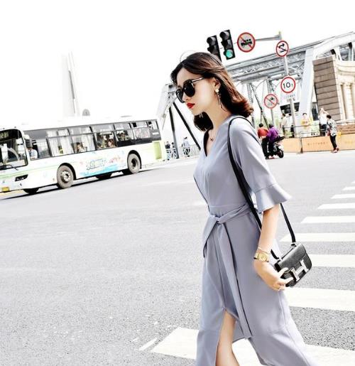 这几款复古淑女方领连衣裙搭配彰显优雅高贵气质 这几款复古淑女方领连衣裙搭配彰显优雅高贵气质