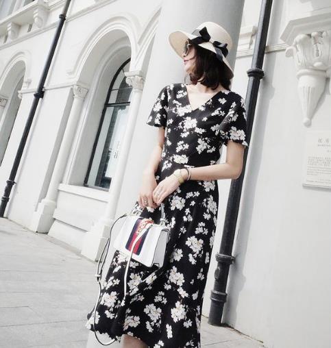 这几款复古淑女方领连衣裙搭配彰显优雅高贵气质 这几款复古淑女方领连衣裙搭配彰显优雅高贵气质