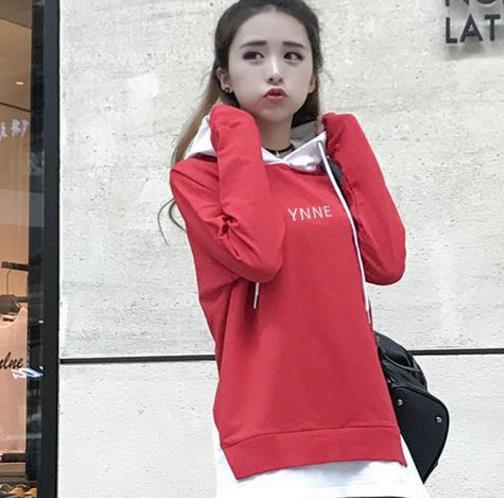 假两件连帽长袖卫衣的多种搭配：简约时尚卫衣推荐
