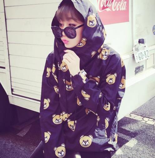 假两件连帽长袖卫衣的多种搭配：简约时尚卫衣推荐