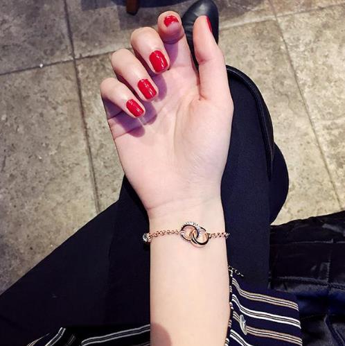 现在最流行的时尚多层珍珠手链:时尚甜美范(图) 现在最流行的时尚多层珍珠手链:时尚甜美范(图)