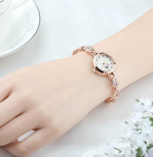 韩版钢带女生手表:5款手表演绎时尚优雅气质(图) 韩版钢带女生手表:5款手表演绎时尚优雅气质(图)