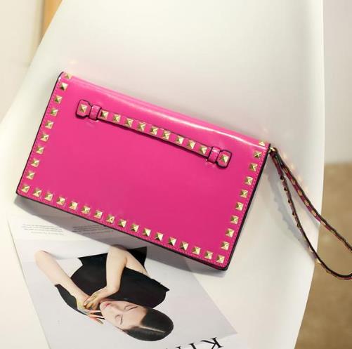 2017年最新潮的几款手拿包:时髦洋气又吸睛(图) 2017年最新潮的几款手拿包:时髦洋气又吸睛(图)