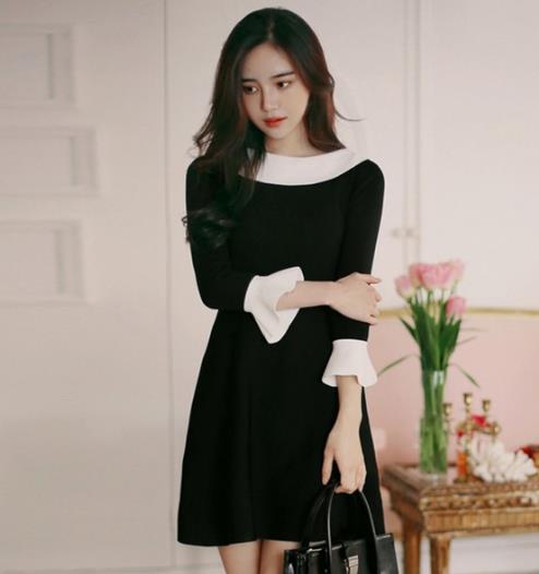 小立领皮质拼接女裙搭配手提包：优雅性感女人味