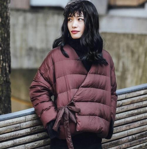 时尚迷人的短款羽绒服：V领系带羽绒服推荐（图）