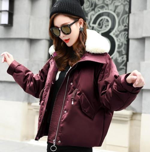 圆领撞色羽绒服的多种搭配：时尚显瘦羽绒服分享