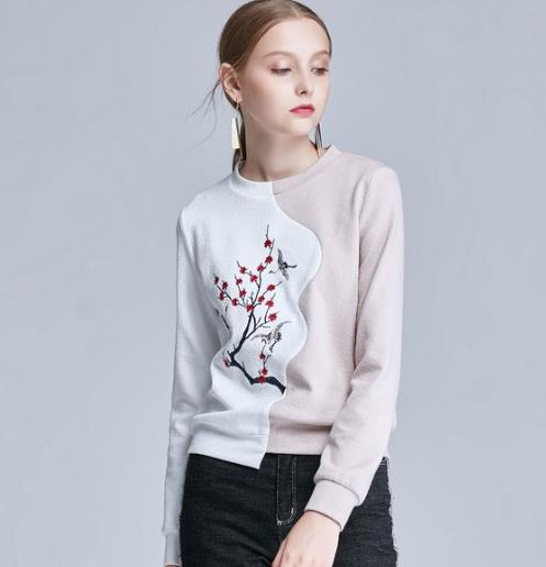 牛角扣毛呢大衣搭配针织衫：减龄显瘦又优雅（图）