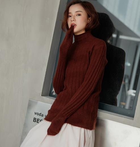 灯笼袖针织开衫搭配蕾丝连衣裙：时尚性感文艺范