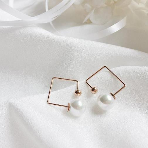 玫瑰金珍珠耳饰多种搭配:高贵典雅耳饰推荐(图) 玫瑰金珍珠耳饰多种搭配:高贵典雅耳饰推荐(图)