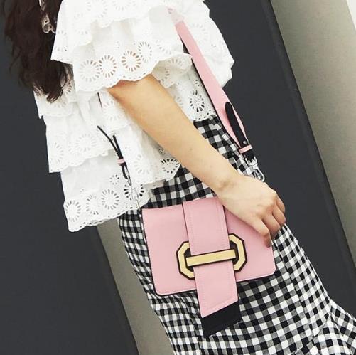 5款潮味十足的韩版圆环扣流苏单肩包搭配分享（图）