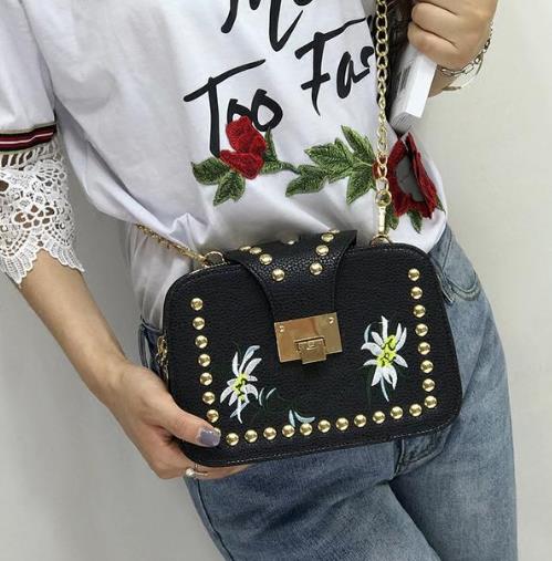 5款潮味十足的韩版圆环扣流苏单肩包搭配分享（图）