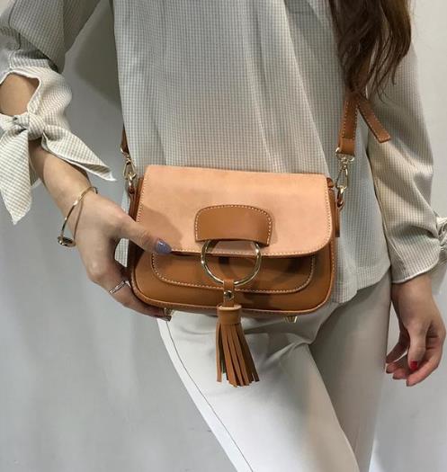 5款潮味十足的韩版圆环扣流苏单肩包搭配分享（图）