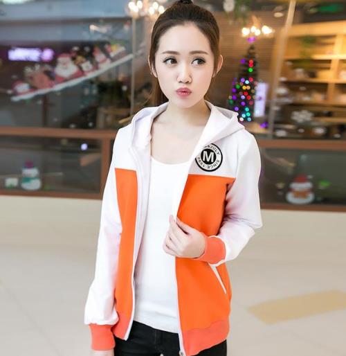 新款修身印花卫衣搭配：显瘦减龄卫衣推荐（图）