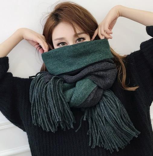 轻熟的气质配轻熟的围巾：加厚针织围巾搭配（图）