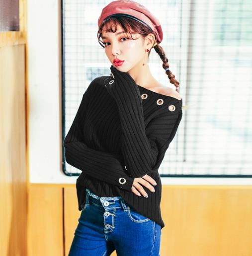 一字领纯色修身针织衫搭配牛仔裤:显瘦减龄(图) 一字领纯色修身针织衫搭配牛仔裤:显瘦减龄(图)