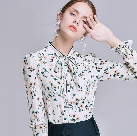 圆领纯色收腰连衣裙搭配：夏日减龄连衣裙推荐