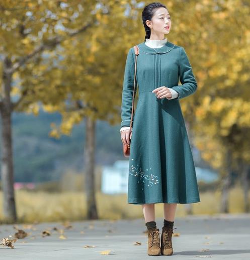 兔毛拼接毛呢裙搭配手拿包：打造时尚优雅女神范