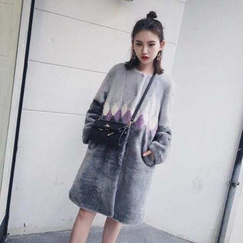 印花拼花长款外套大衣多种搭配:优雅时尚又保暖 印花拼花长款外套大衣多种搭配:优雅时尚又保暖