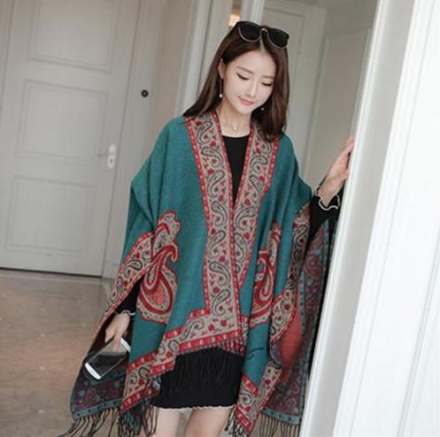 今年优雅大气的不规则流苏披肩才是流行的经典（图）