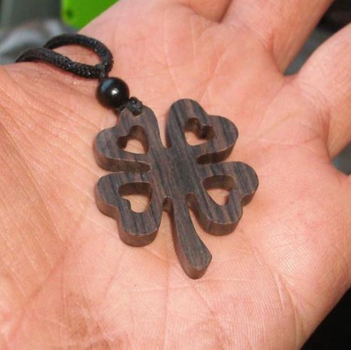 彩金镶钻幸运项链气质简约吊坠：时尚又优雅（图）