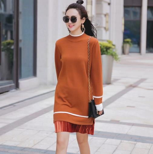 中长丝绒百褶半裙搭配喇叭袖毛衣：优雅大方又淑女