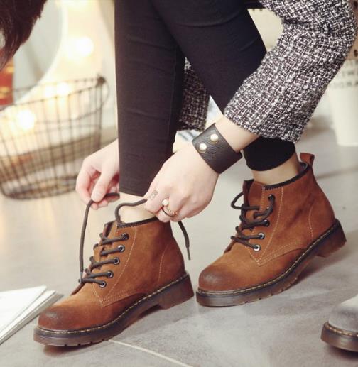 秋冬必备休闲单靴:复古范羊皮方头单靴推荐(图) 秋冬必备休闲单靴:复古范羊皮方头单靴推荐(图)