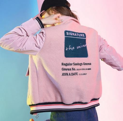 系带翻领毛呢短外套多种搭配：打造时尚潮流名媛范