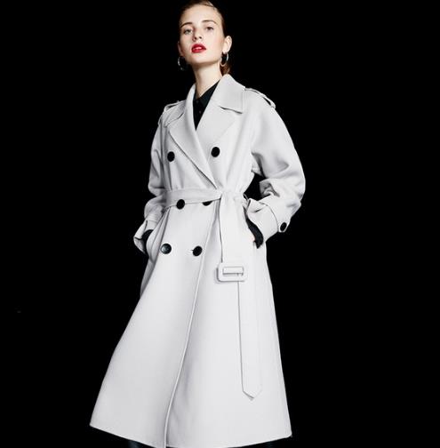 冬季时尚大衣：双排扣肩章大衣打造百变风格（图）