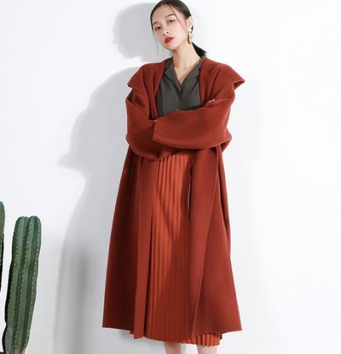 冬季时尚大衣：双排扣肩章大衣打造百变风格（图）