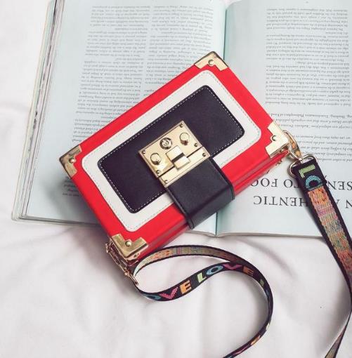 刺绣单肩斜挎包搭配：时尚复古斜挎包推荐（图）