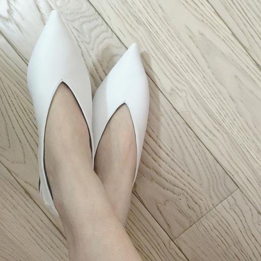 镂空网纱小白鞋怎么搭配：5款打造甜美俏皮少女风