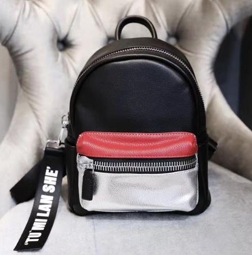 韩版牛皮撞色迷你双肩包:简约又不失时尚(图) 韩版牛皮撞色迷你双肩包:简约又不失时尚(图)