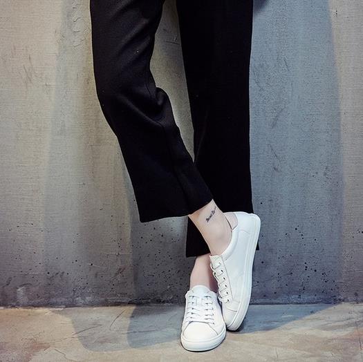 镂空网纱小白鞋怎么搭配：5款打造甜美俏皮少女风