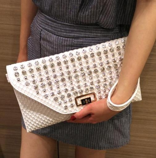 单肩斜跨链条包：成功女性的标配链条包推荐