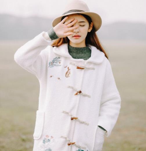 圆领刺绣套头衫这样搭配下装才彰显时尚优雅(图) 圆领刺绣套头衫这样搭配下装才彰显时尚优雅(图)