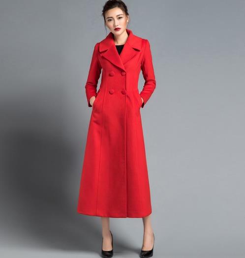 小脚裤搭配斗篷式毛呢外套：休闲百搭又显瘦（图）