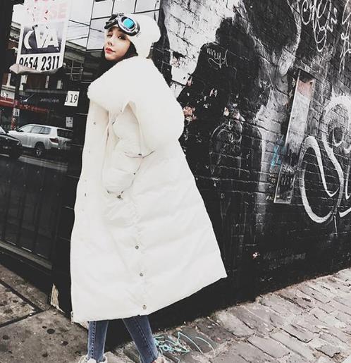 小个子穿韩版连帽大毛领羽绒服时尚显高又保暖（图）