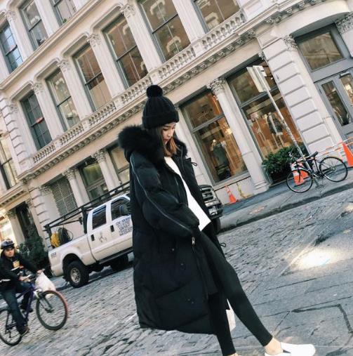 小个子穿韩版连帽大毛领羽绒服时尚显高又保暖（图）