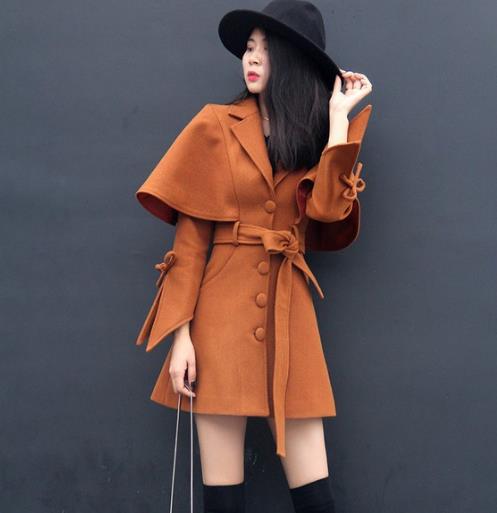 高领毛衣搭配蝴蝶结纯色毛呢外套：简约甜美范儿