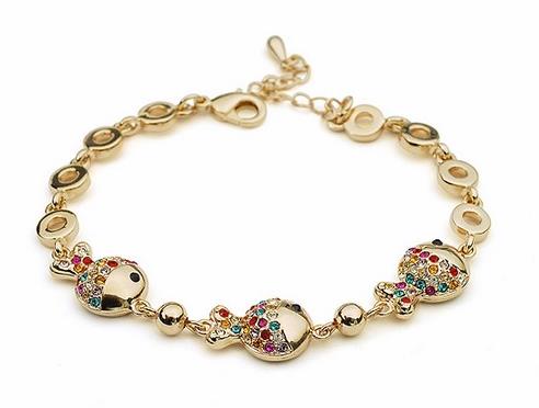 七彩水晶小鱼手链搭配：时尚可爱手链推荐（图）