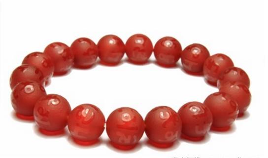 七彩水晶小鱼手链搭配：时尚可爱手链推荐（图）