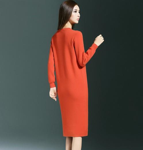 卡通条纹毛衣裙搭配：洋气减龄毛衣裙推荐（图）