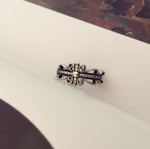 今年流行时尚玫瑰金带钻钛钢戒指：简约大气（图）