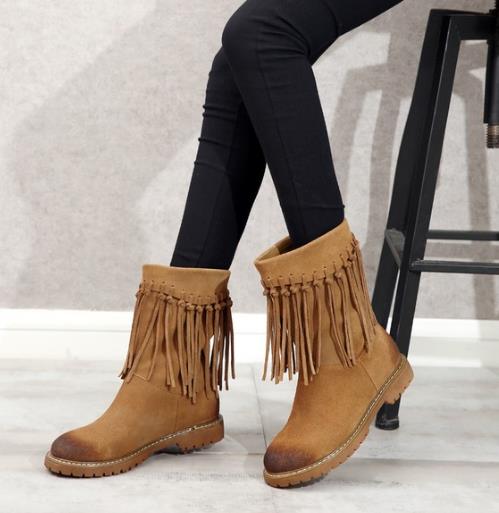 今年新款木耳边撞色粗跟靴：显瘦减龄粗跟靴推荐