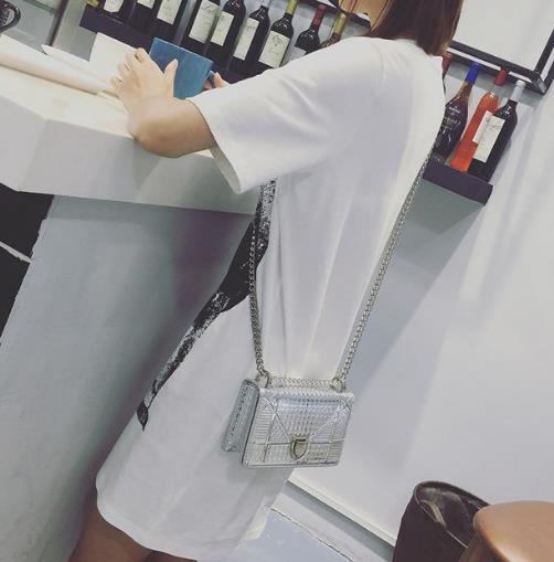 江疏影同款链条斜挎包：帅气时髦斜挎包搭配（图）