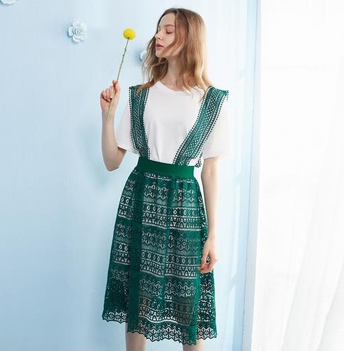 网纱拼接牛仔背带裙搭配:青春减龄背带裙推荐 网纱拼接牛仔背带裙搭配:青春减龄背带裙推荐