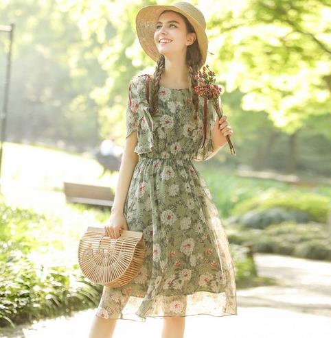 网纱拼接牛仔背带裙搭配:青春减龄背带裙推荐 网纱拼接牛仔背带裙搭配:青春减龄背带裙推荐