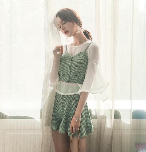 彰显帅气与潮味的欧美时髦牛仔裙两件套推荐(图) 彰显帅气与潮味的欧美时髦牛仔裙两件套推荐(图)